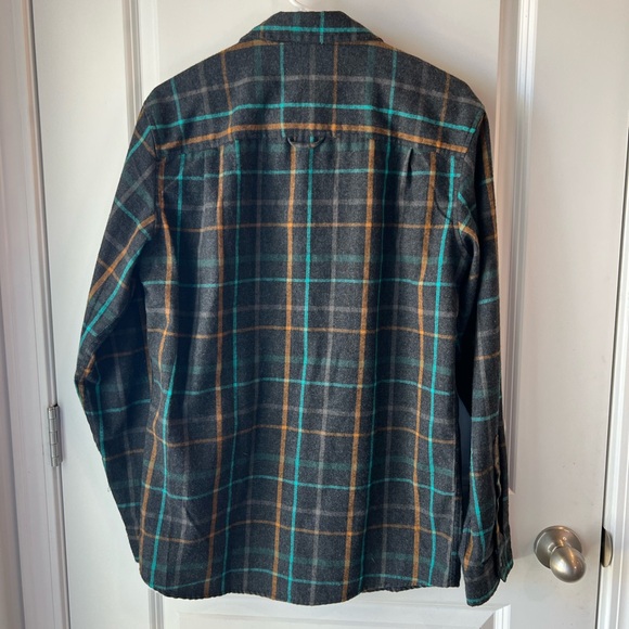 Burnside Gray Plaid Flannel Shirt. Medium - Picture 6 of 9